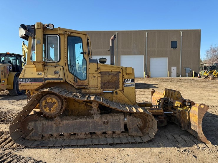caterpillar-d4h-lgp-image-6