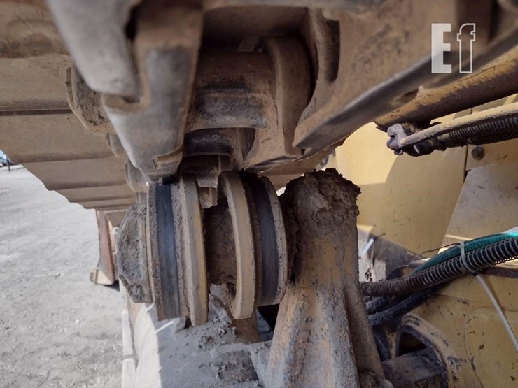 2006-caterpillar-d5n-xl-image-17