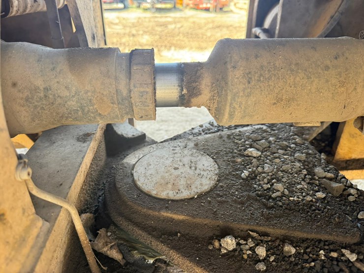 2013-caterpillar-950k-image-63