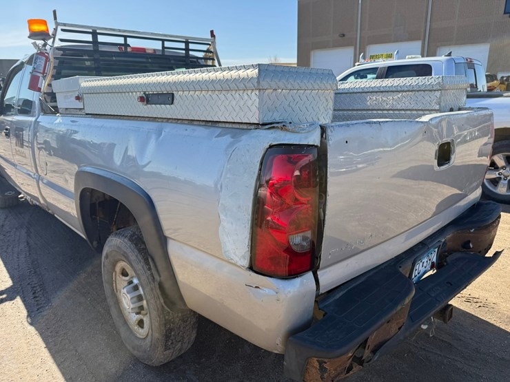 2006-chevrolet-2500-image-21