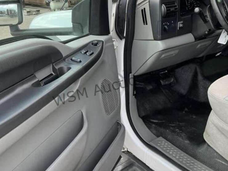 2007-ford-f550-image-32