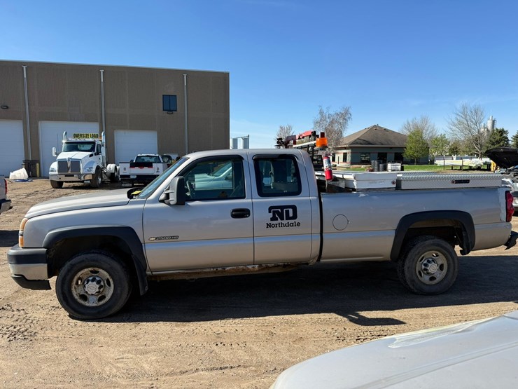 2006-chevrolet-2500-image-2
