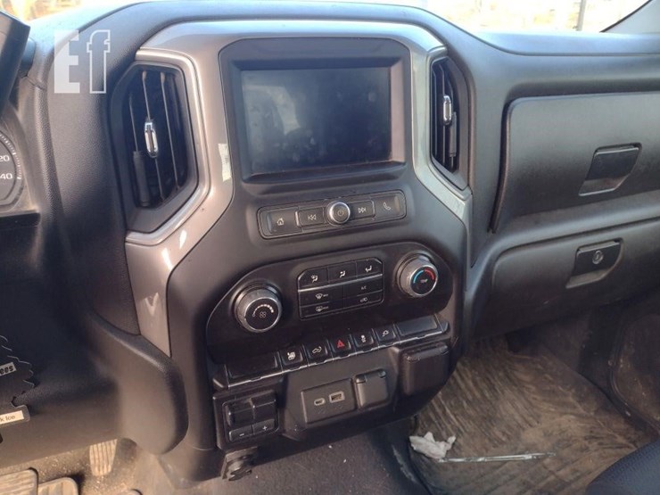 2022-chevrolet-silverado-2500hd-image-8
