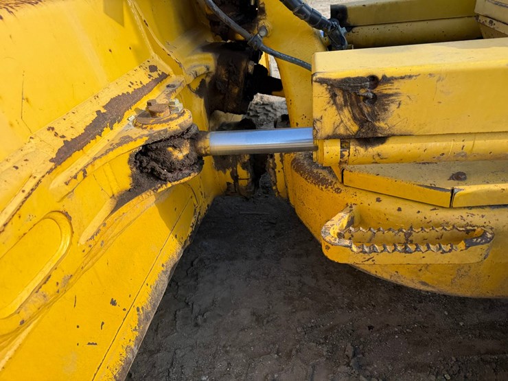 2014-komatsu-d51pxi-image-13