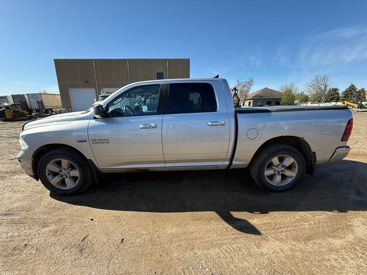 2016-dodge-1500-image-2