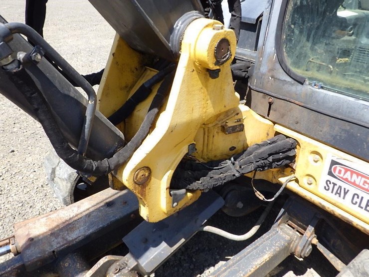 2012-john-deere-60d-image-14