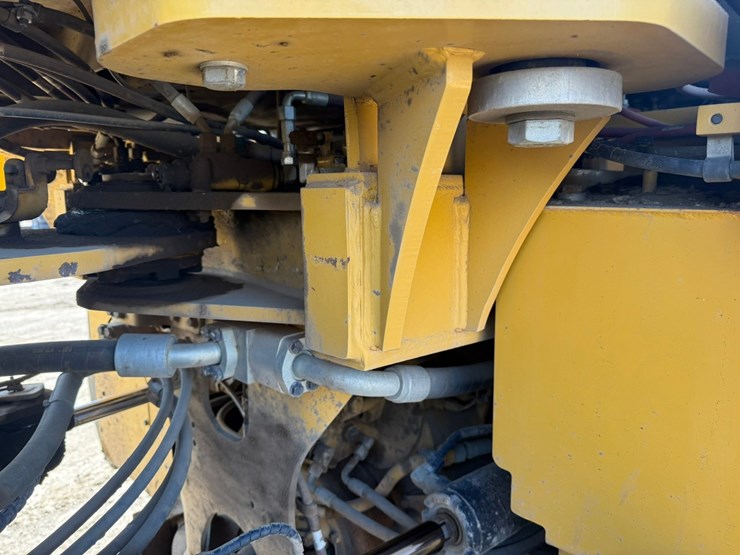2013-caterpillar-950k-image-29