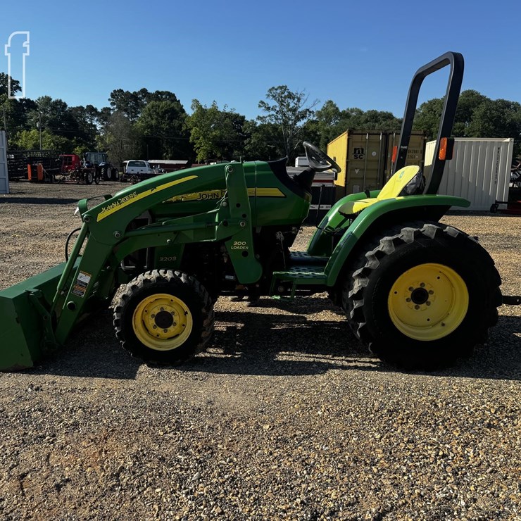 2007 JOHN DEERE 3203