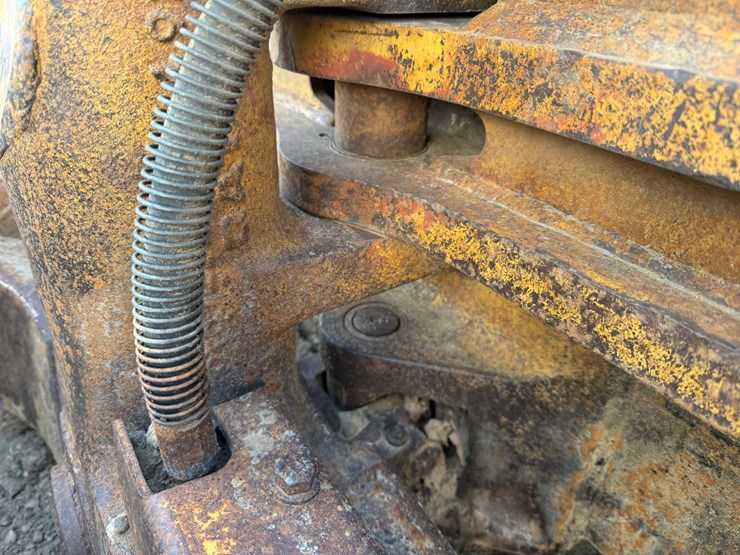 caterpillar-d4h-lgp-image-16
