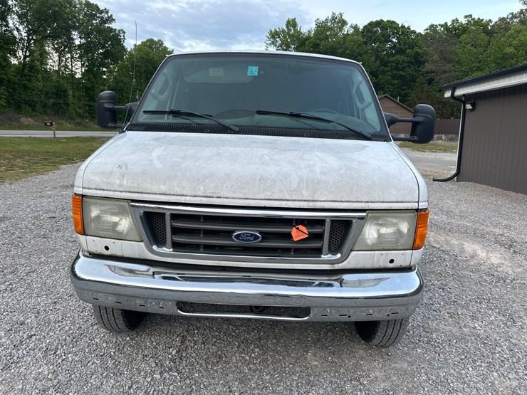 2007-ford-e450-image-3