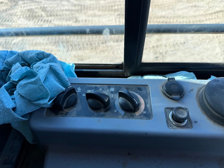 2014-komatsu-d51pxi-image-66