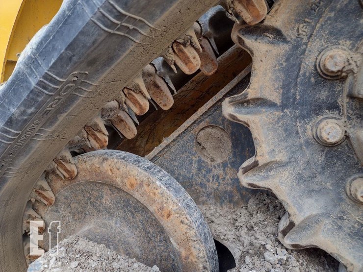 2022-deere-317g-image-23