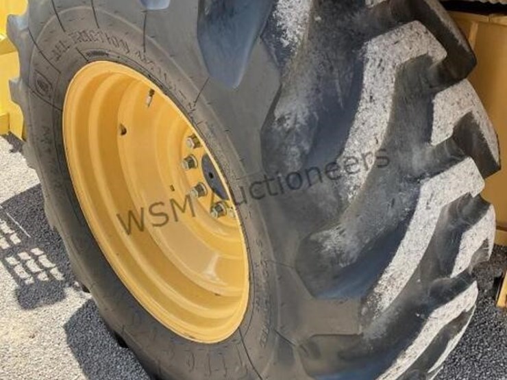 new-holland-555e-image-10