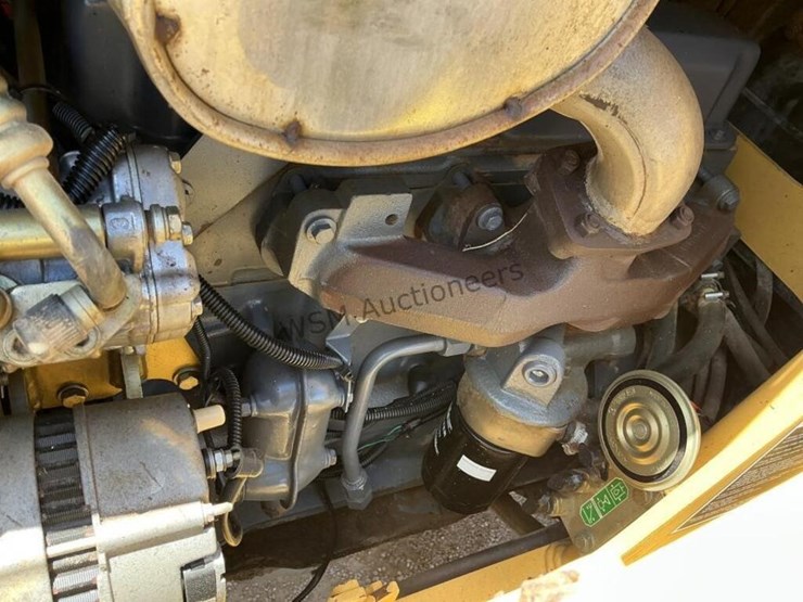 new-holland-555e-image-12