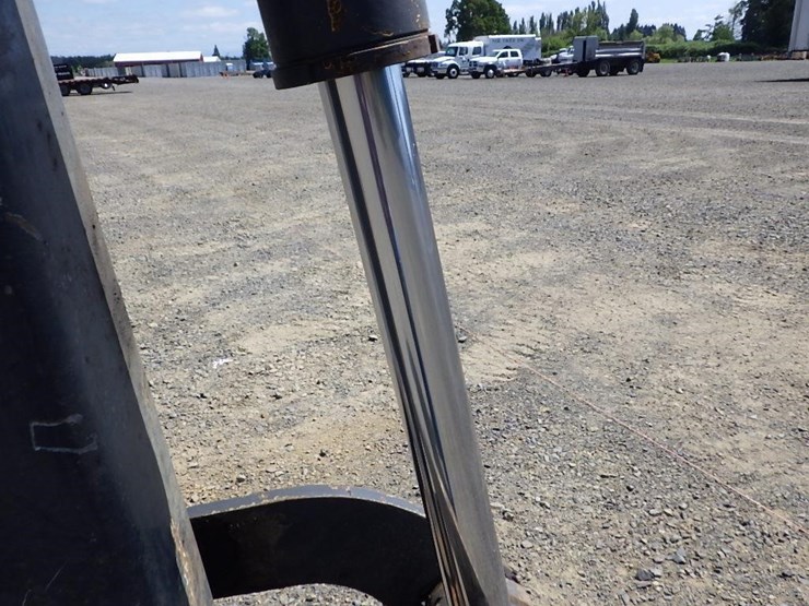2012-john-deere-60d-image-24