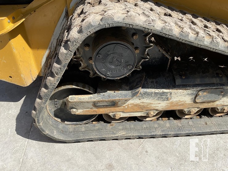 2022-deere-331g-image-10