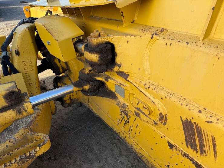 2014-komatsu-d51pxi-image-23