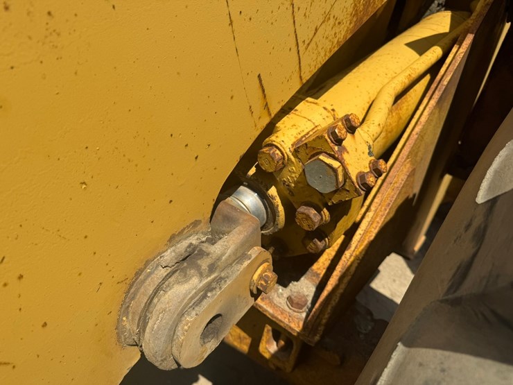 caterpillar-966d-image-21