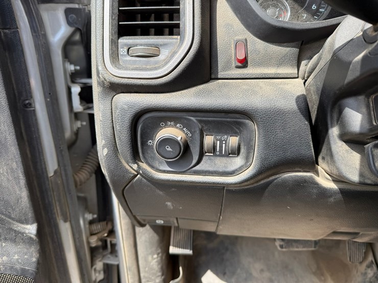 2021-dodge-2500-image-46