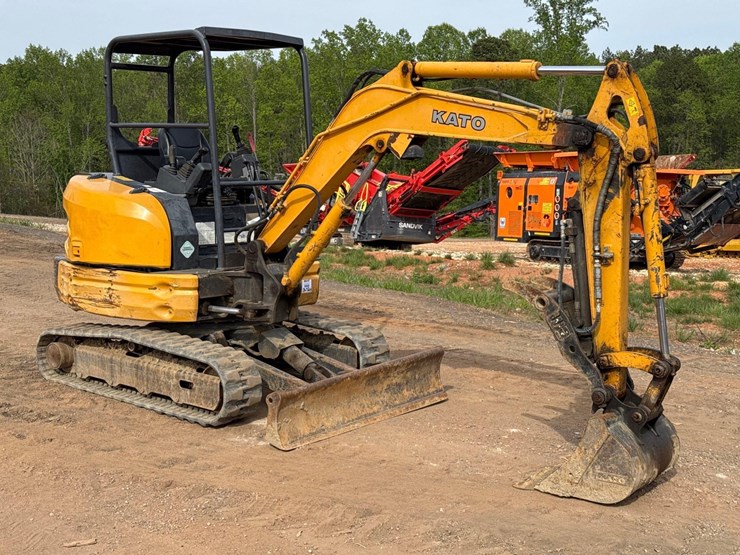 2019-kato-hd35v4-hydraulic-mini-excavator-image-8