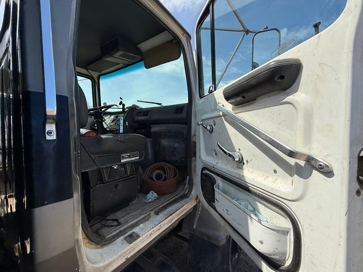 1993-ford-l8000-image-41