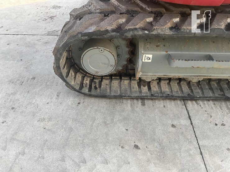 2015-takeuchi-tb280fr-image-10