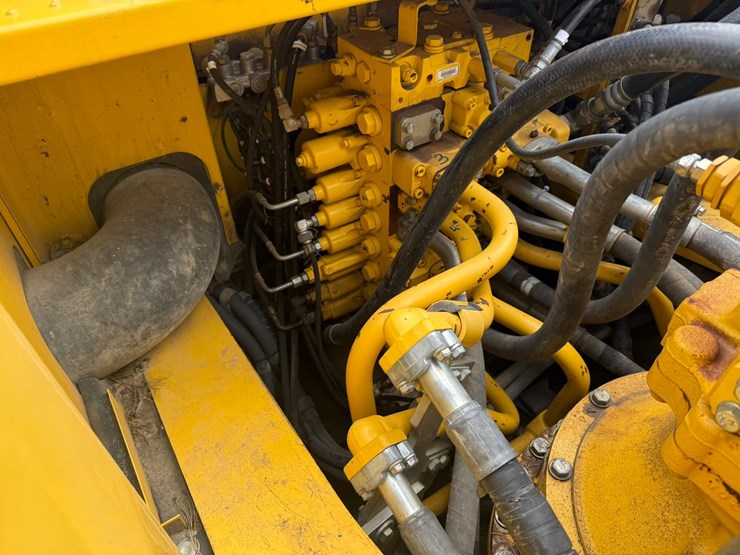 komatsu-pc490-lc-11-image-30