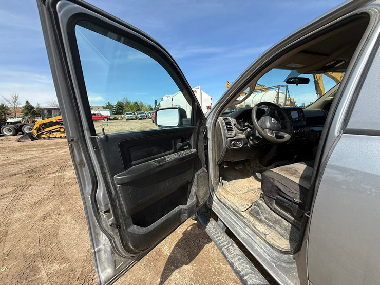 2021-dodge-2500-image-38