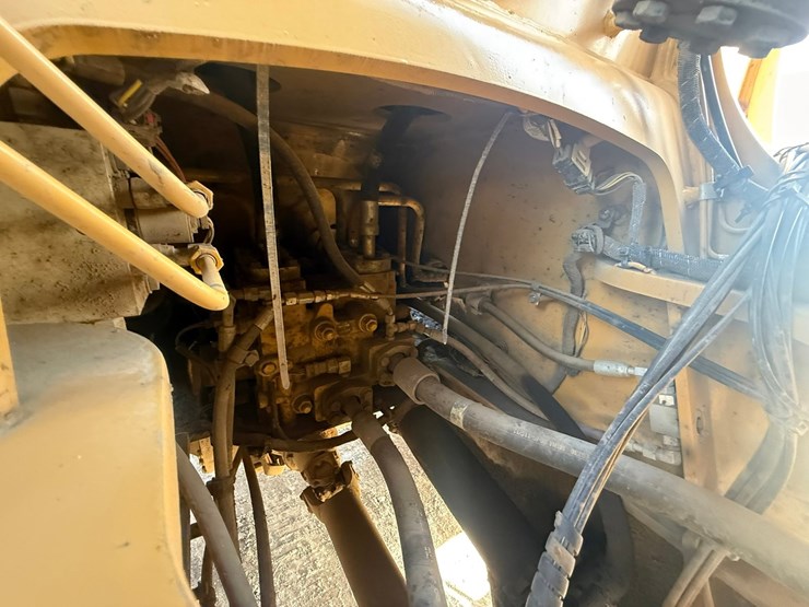 2013-caterpillar-950k-image-36