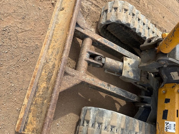 2019-kato-hd35v4-hydraulic-mini-excavator-image-12