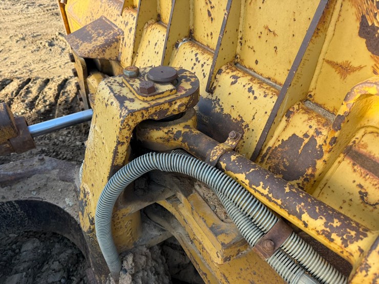 caterpillar-d4h-lgp-image-13