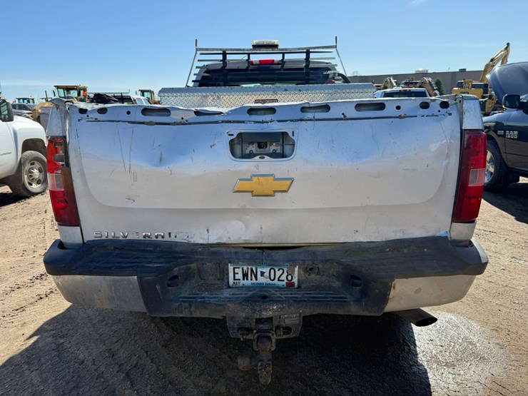 2013-chevrolet-2500-image-4