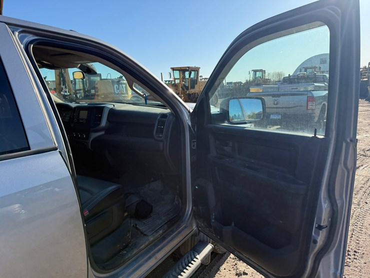 2021-dodge-2500-image-32