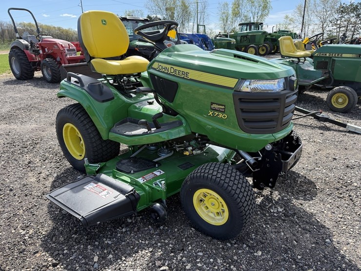 john-deere-x730-image-3