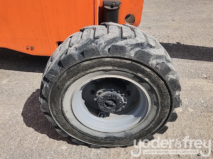 2016-jlg-400s-image-12