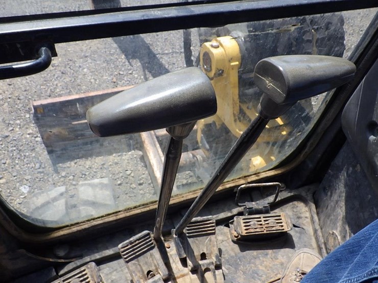 2012-john-deere-60d-image-43