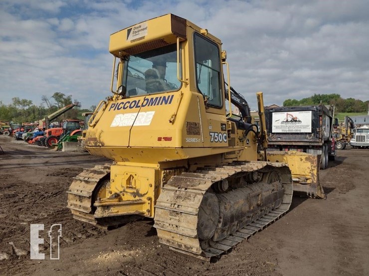 2004-deere-750c-lt-image-43