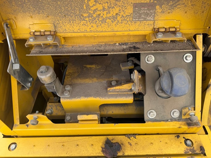 komatsu-pc490-lc-11-image-23