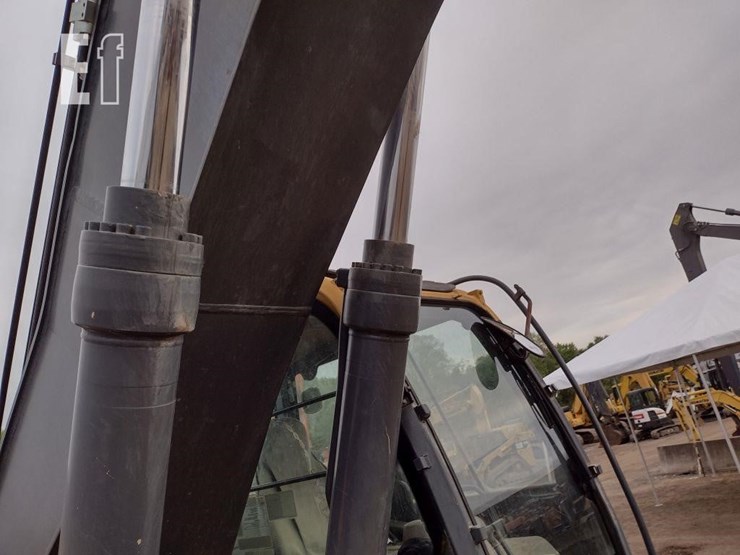 2006-deere-270d-lc-image-40