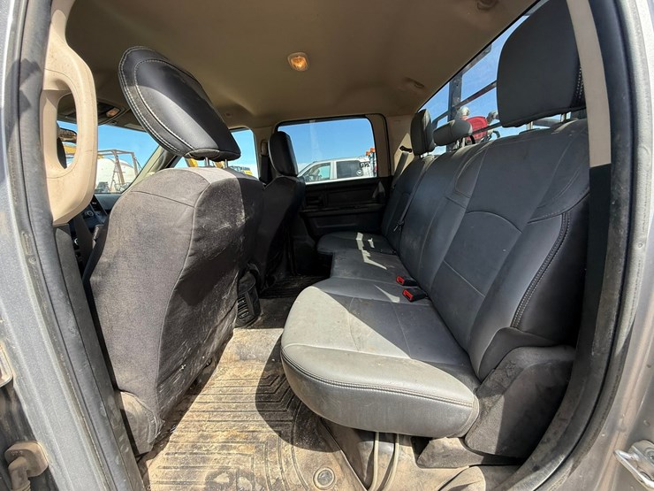 2021-dodge-2500-image-37
