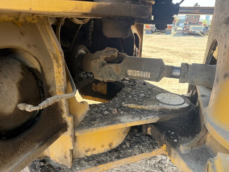 2013-caterpillar-950k-image-32
