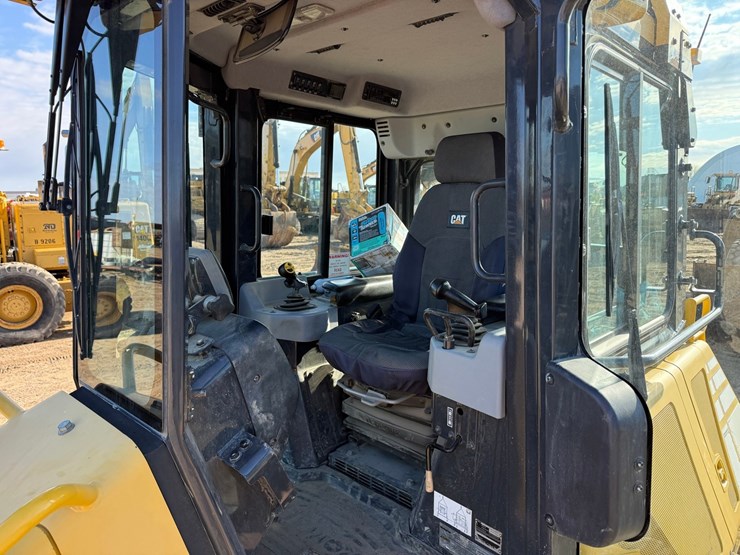2014-komatsu-d51pxi-image-60
