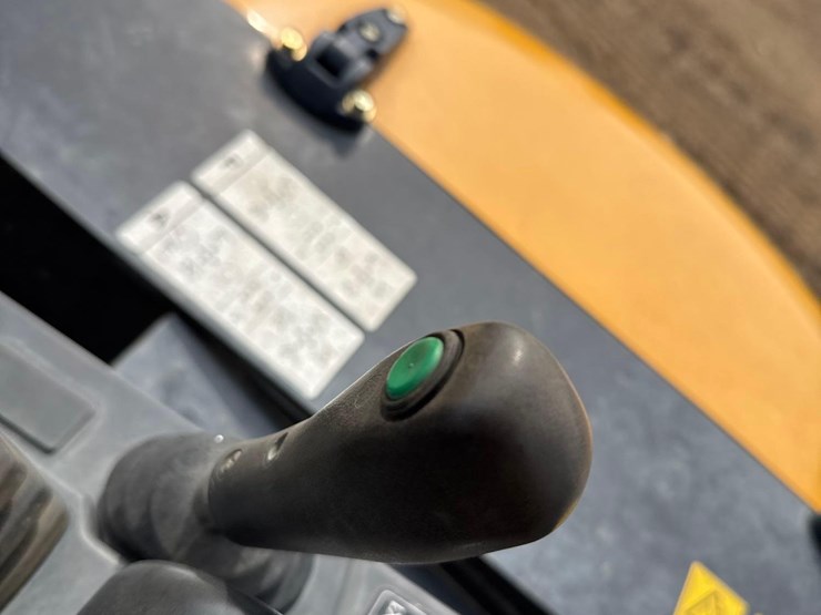2019-kato-hd35v4-hydraulic-mini-excavator-image-22