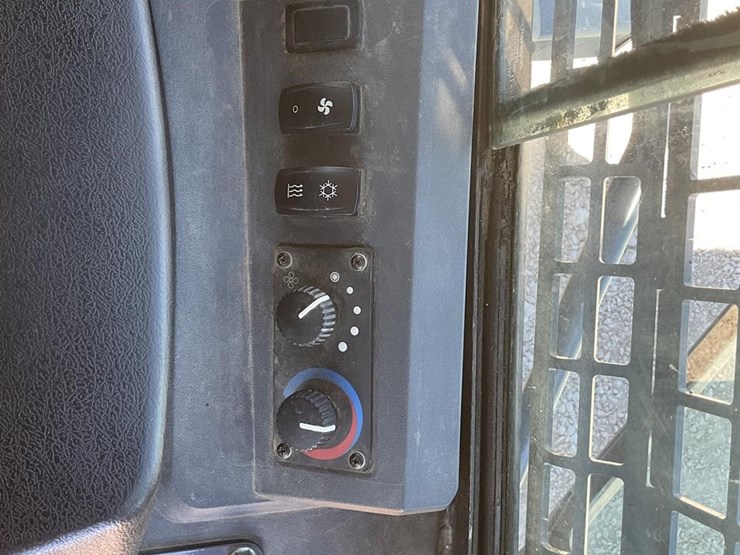 2019-deere-450k-lgp-image-13