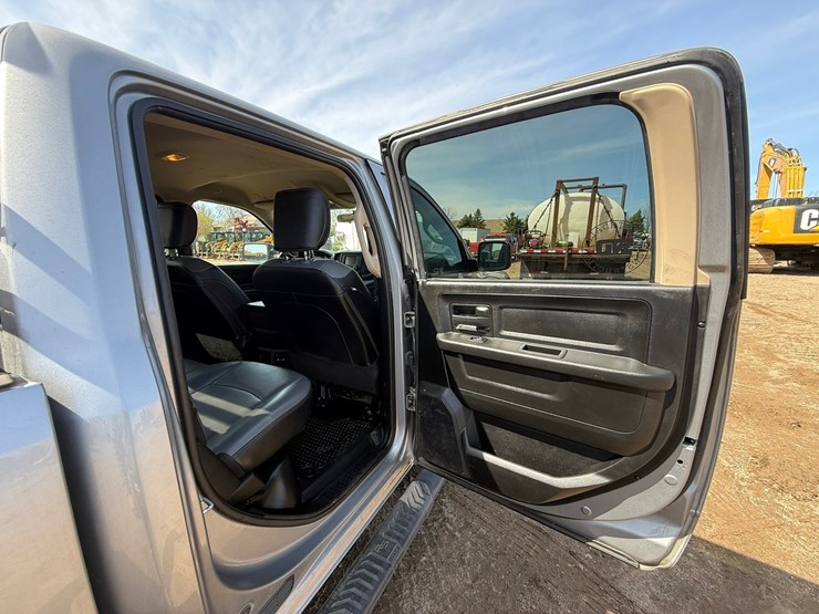2021-dodge-2500-image-34