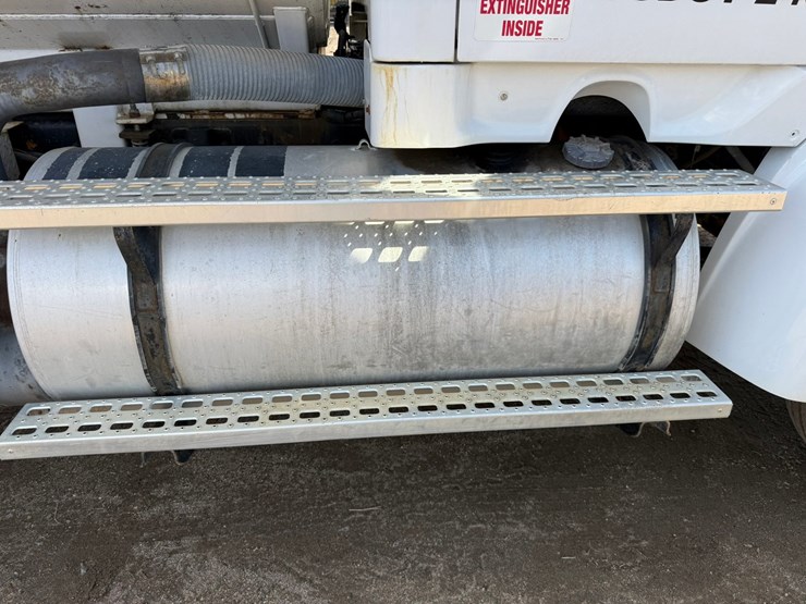 #6396-•-1997-ford-6911l-water-truck-image-42