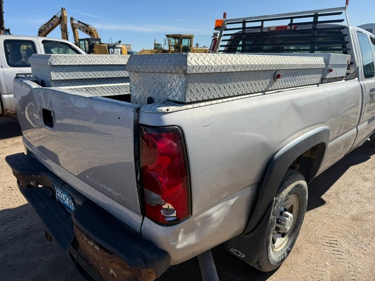 2006-chevrolet-2500-image-23