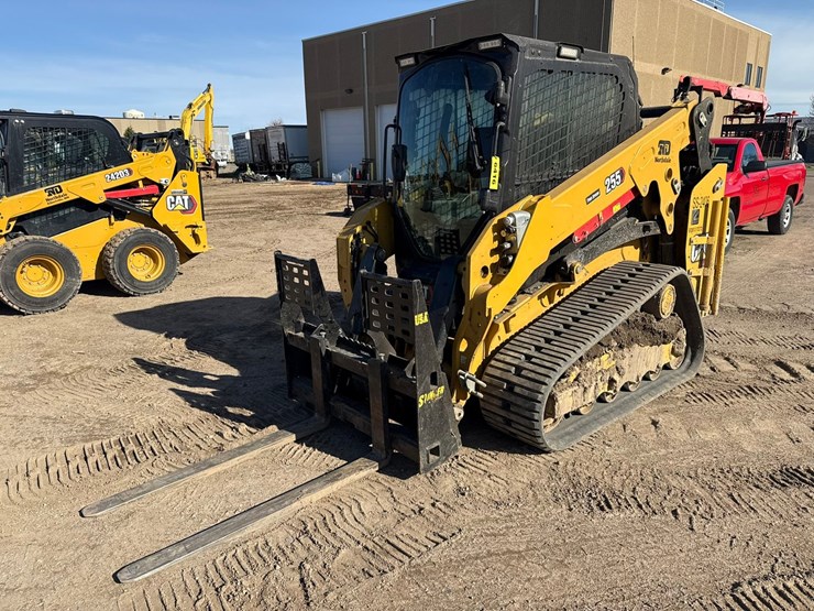 caterpillar-255-image-1