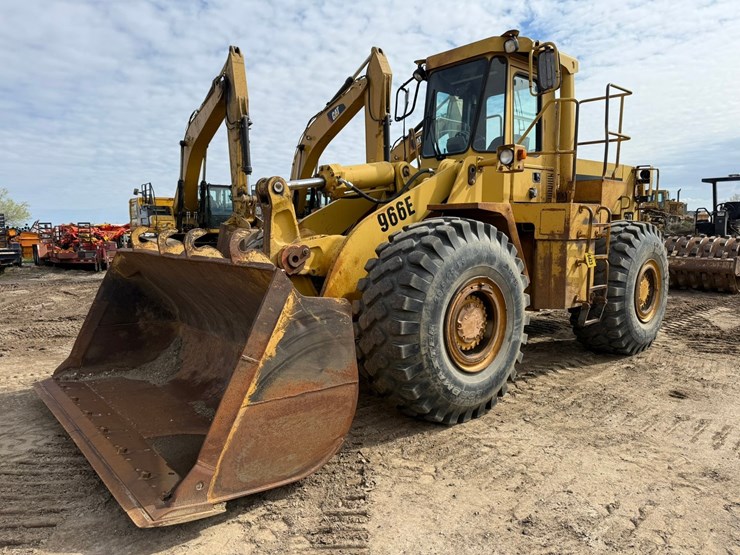 caterpillar-966e-image-1