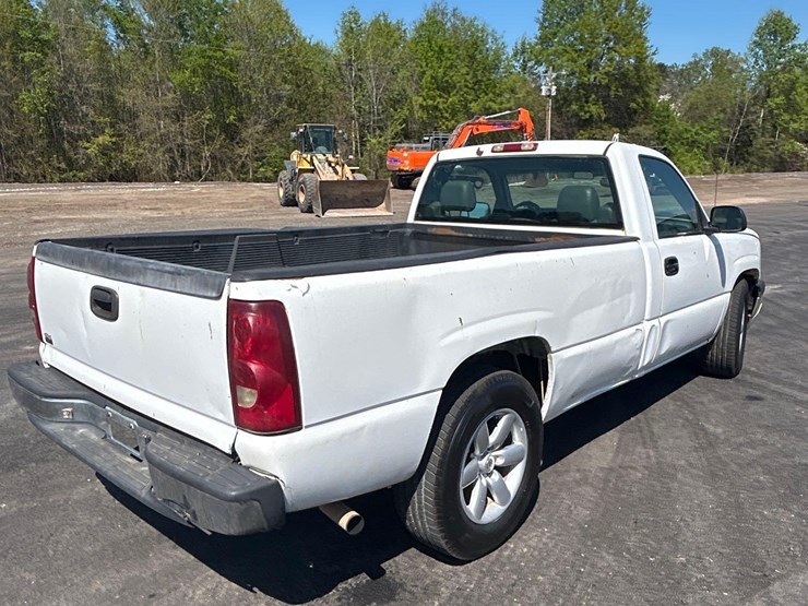 2003-chevrolet-silverado-regular-cab-pick-up-truck-image-4